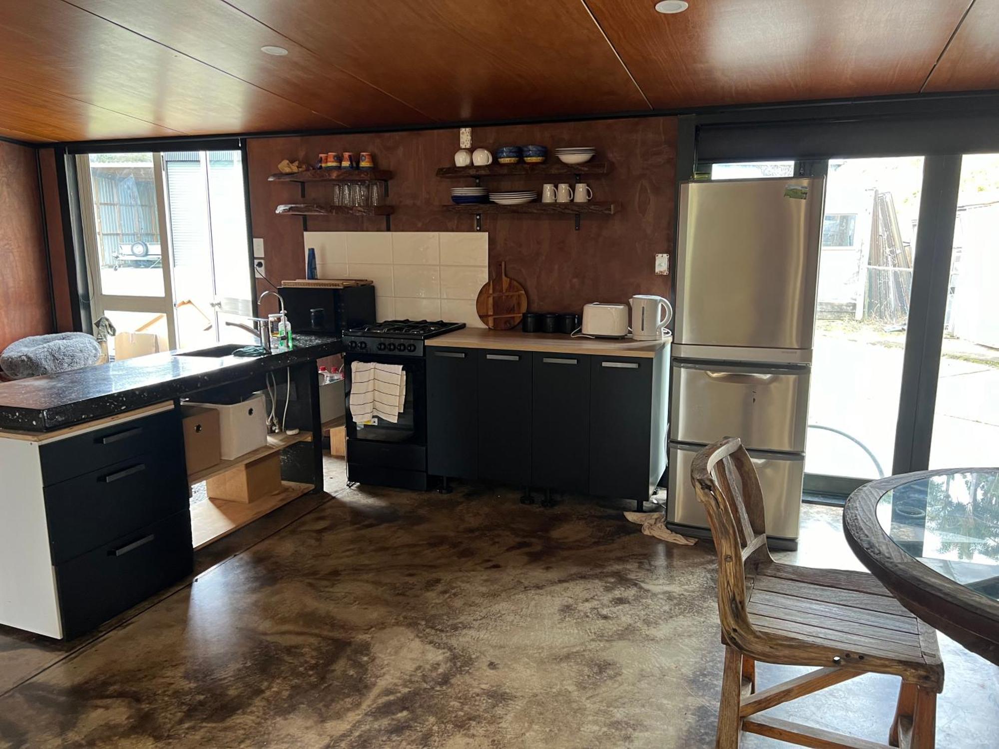 Self Contained Open Shed Space Wainui  Exteriör bild